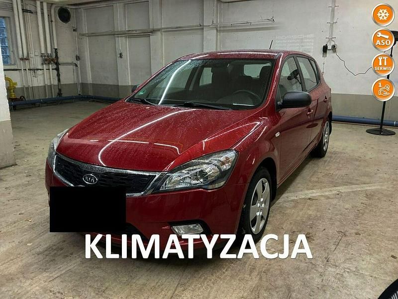 Używany Kia Ceed 2011 Czerwony Hatchback