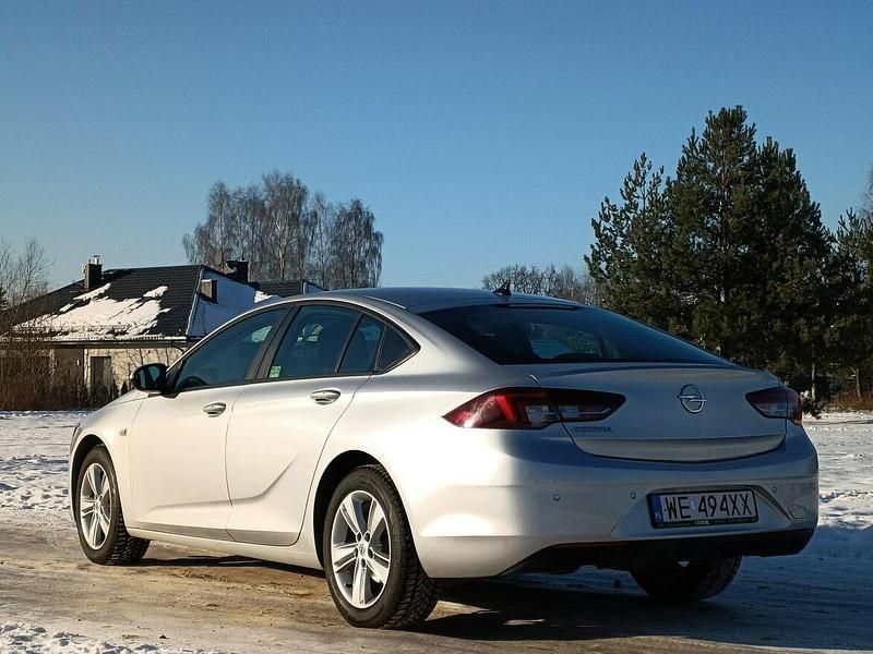 Używany Opel Insignia 136 KM (100 kW) 2019 Srebrny Sedan/Limuzyna
