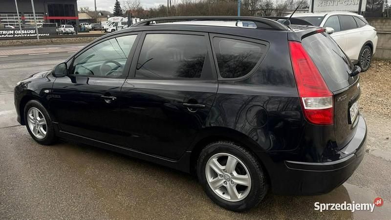 Używany Hyundai i30 90 KM (66 kW) 2011 Czarny (metalik) Kombi