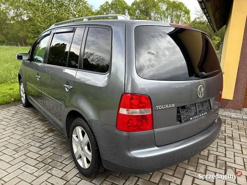 Używany VW Touran 2006 Wiśniowy Minivan