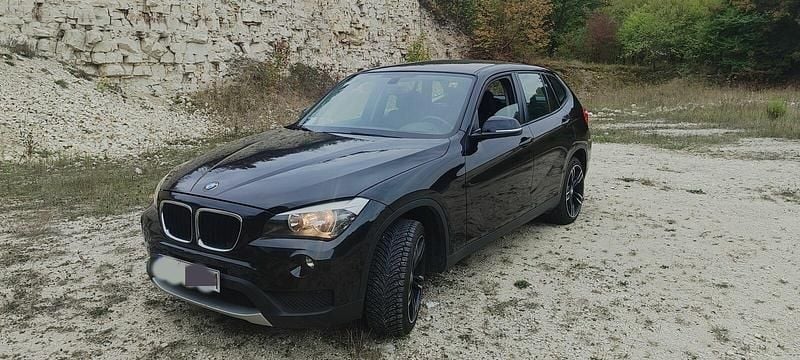 Czarny Używany 2013 BMW X1 SUV | 36 900 zł (Dobra cena) - Obraz 1/4