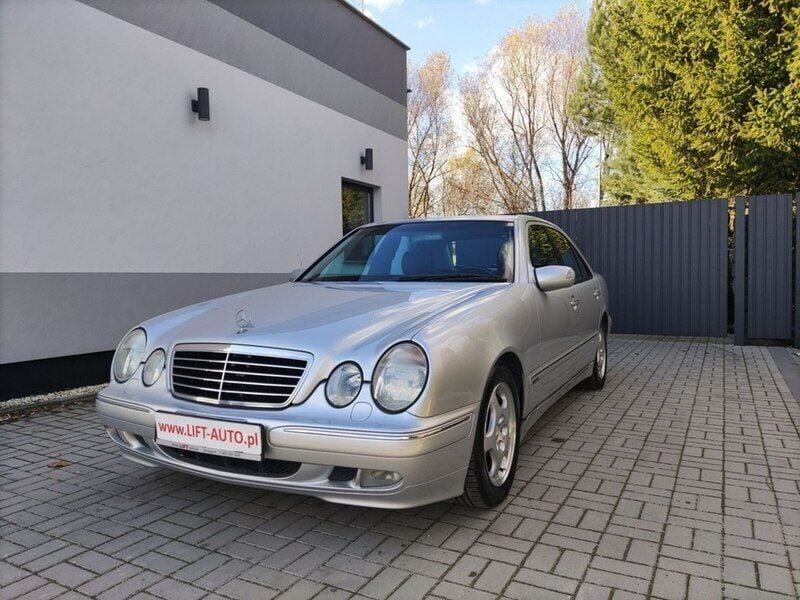 Srebrny Używany 2001 Mercedes E240 Avantgarde Sedan/Limuzyna | 39 900 zł - Obraz 1/4