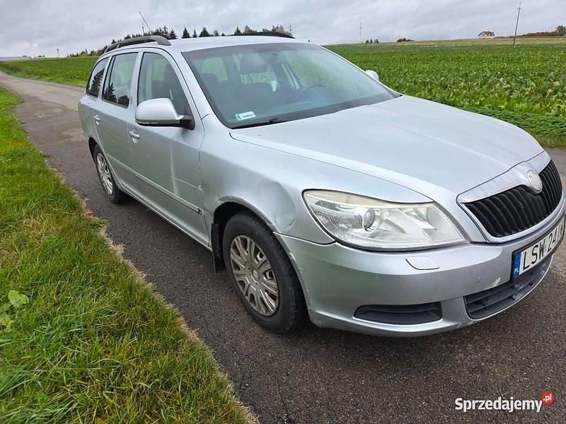 Srebrny Używany 2009 Skoda Octavia Kombi | 9700 zł (Dobra cena) - Obraz 1/4