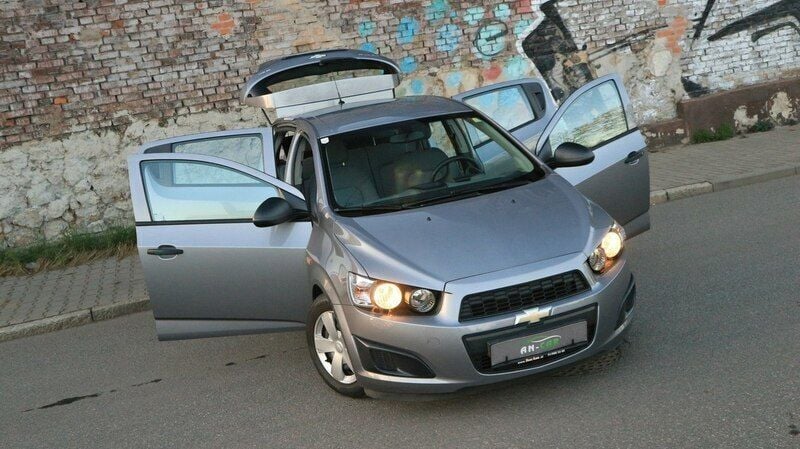 Szary Używany 2013 Chevrolet Aveo Hatchback | 19 700 zł (Uczciwa cena) - Obraz 1/4