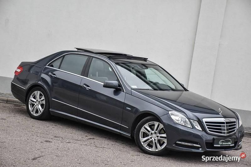 Używany Mercedes E350 Avantgarde 231 KM (169 kW) 2010 Granatowy Sedan/Limuzyna