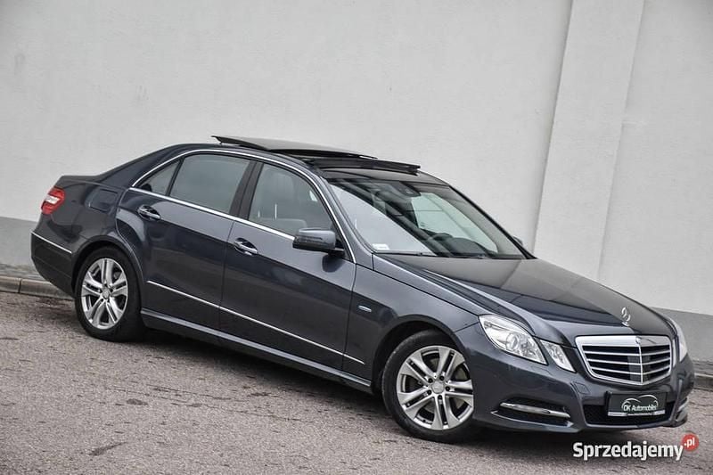 Granatowy Używany 2010 Mercedes E350 Avantgarde Sedan/Limuzyna | 49 899 zł - Obraz 1/4