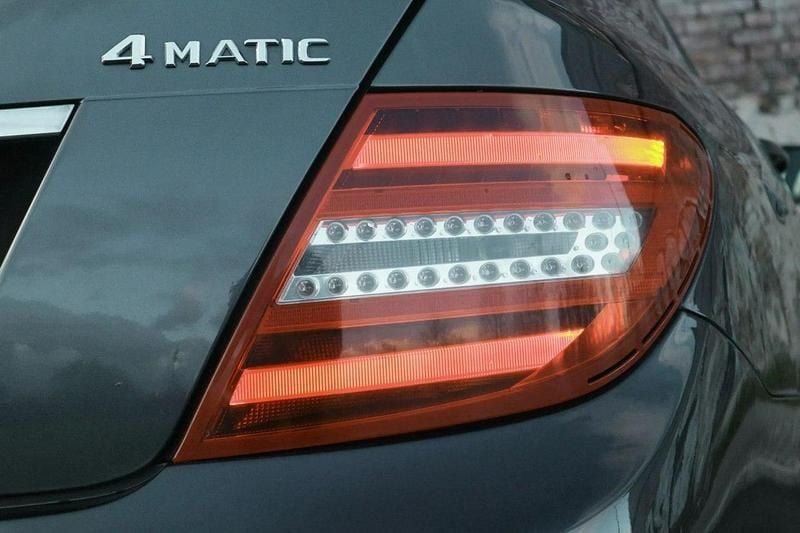 Szary (metalik) Używany 2013 Mercedes C350 Sedan/Limuzyna | 69 900 zł - Obraz 1/4