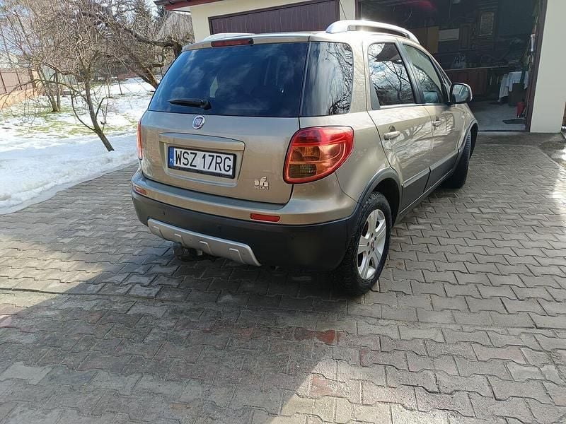 Używany Fiat Sedici 107 KM (78 kW) 2008 Beżowy SUV