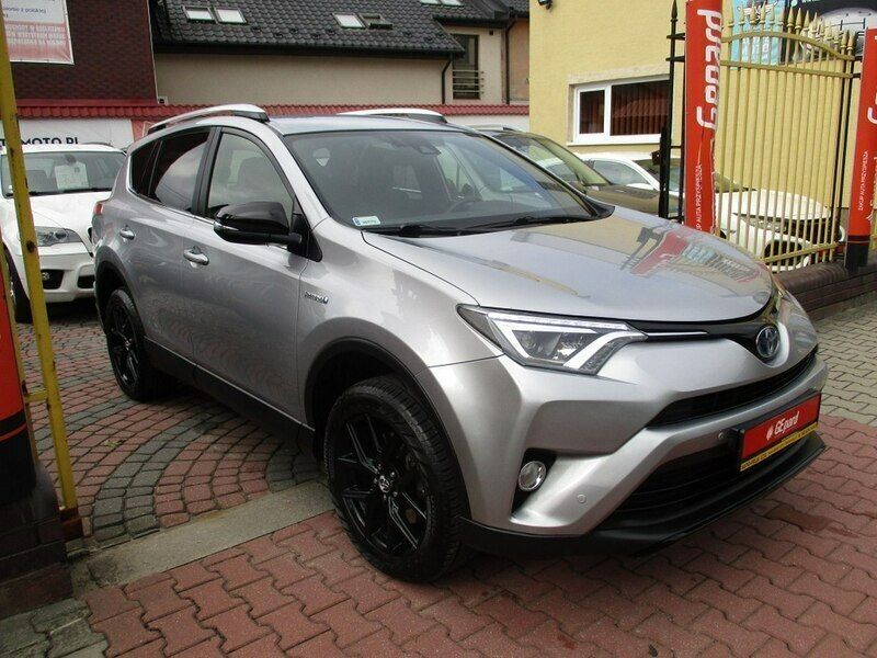 Używany Toyota RAV4 Hybrid 197 KM (144 kW) 2017 Grafitowy (metalik) SUV