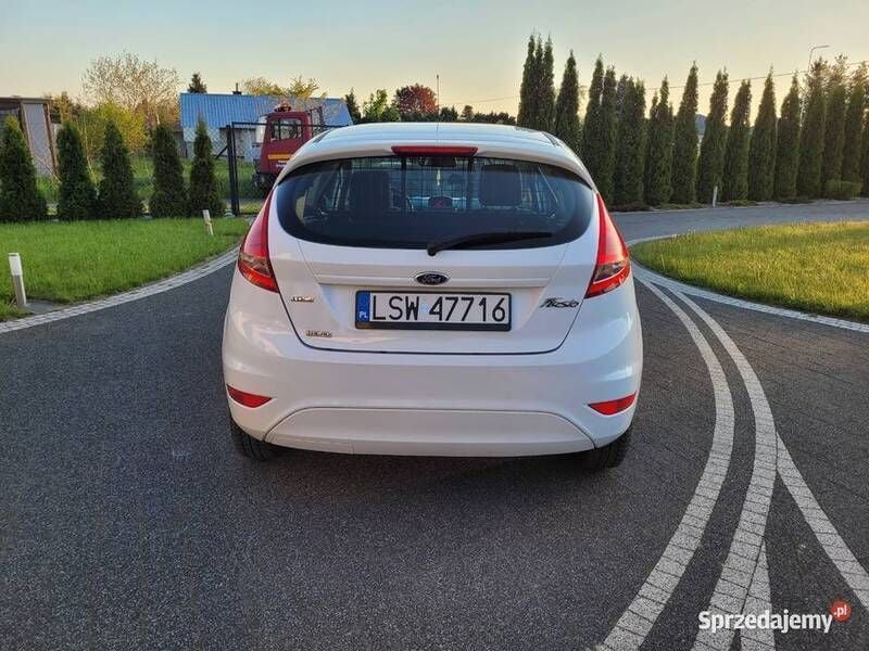 Biały Używany 2011 Ford Fiesta Hatchback | 12 500 zł (Drogi) - Obraz 1/4