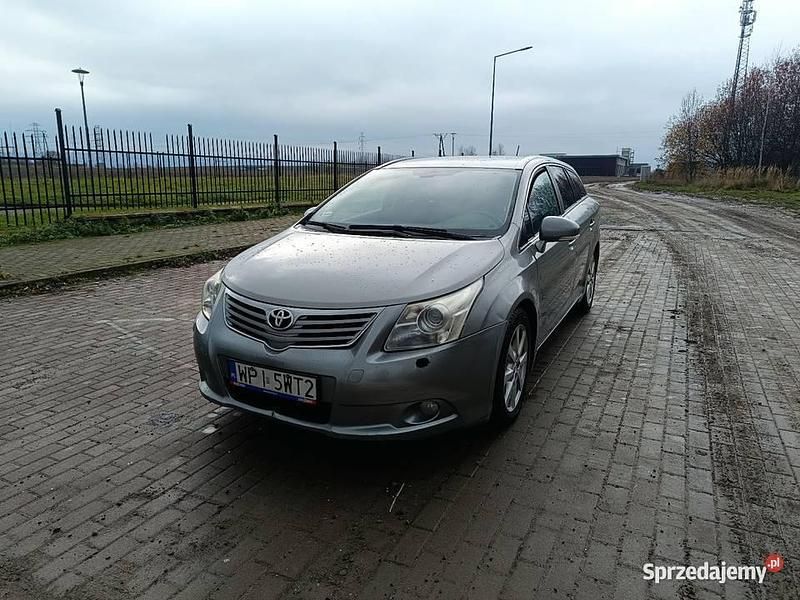 Srebrny Używany 2009 Toyota Avensis Kombi | 12 900 zł (Dobra cena) - Obraz 1/4