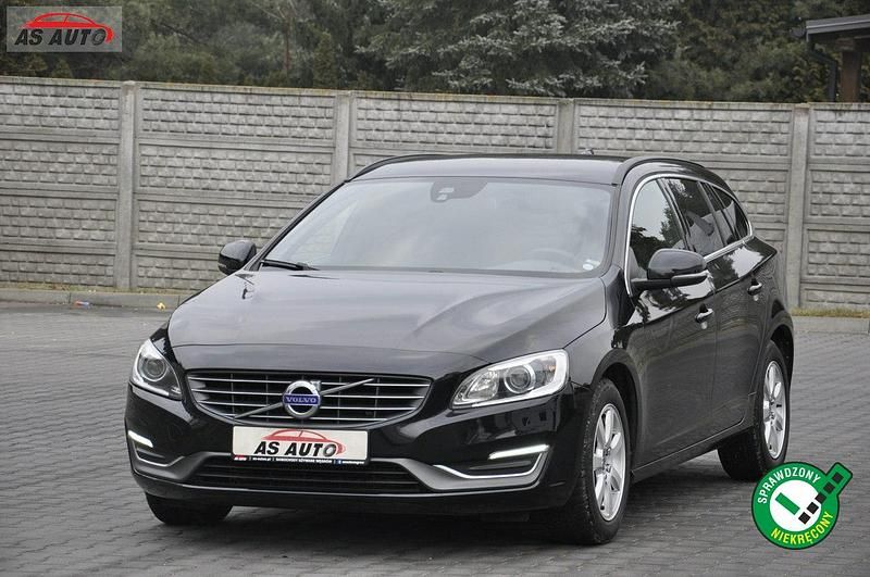 Czarny Używany 2015 Volvo V60 Momentum Kombi | 41 900 zł (Uczciwa cena) - Obraz 1/4