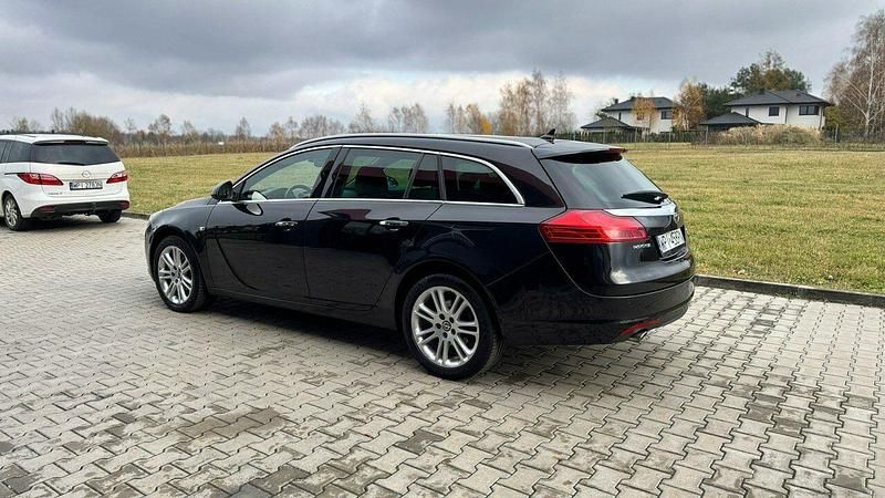Używany Opel Insignia 130 KM (95 kW) 2010 Czarny (metalik) Kombi
