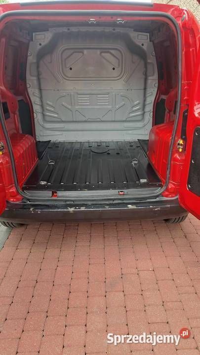 Czerwony Używany 2018 Fiat Fiorino Minivan | 28 500 zł (Drogi) - Obraz 1/4