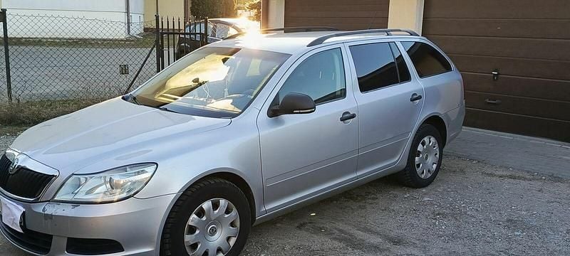 Używany Skoda Octavia 105 KM (77 kW) 2012 Srebrny Kombi