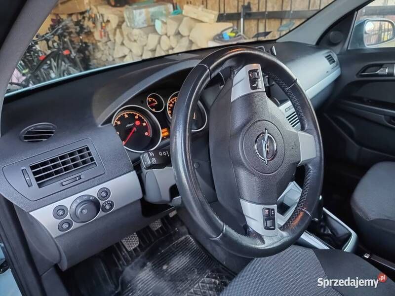 Niebieski Używany 2009 Opel Astra Kombi | 13 900 zł (Drogi) - Obraz 1/4
