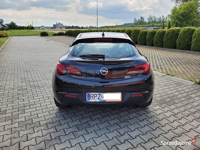Używany Opel Astra GTC 2013 Czarny Coupe