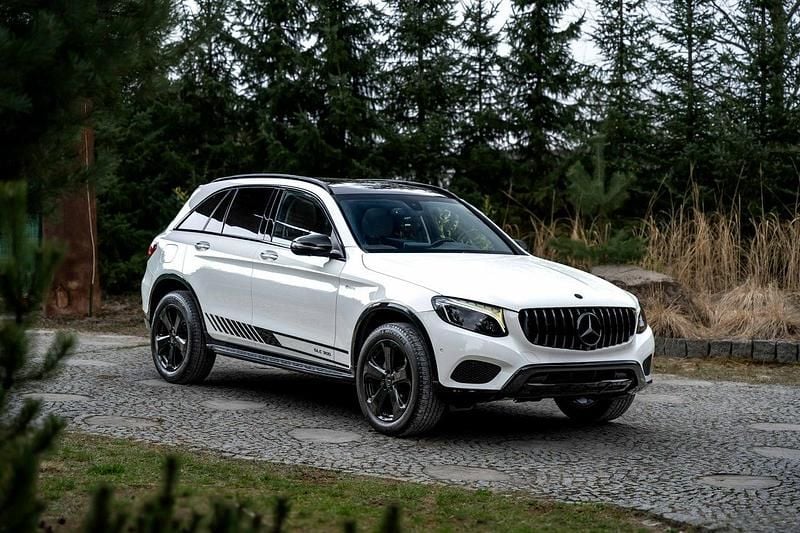 Biały Używany 2018 Mercedes GLC300 SUV | 129 999 zł (Dość drogi) - Obraz 1/4