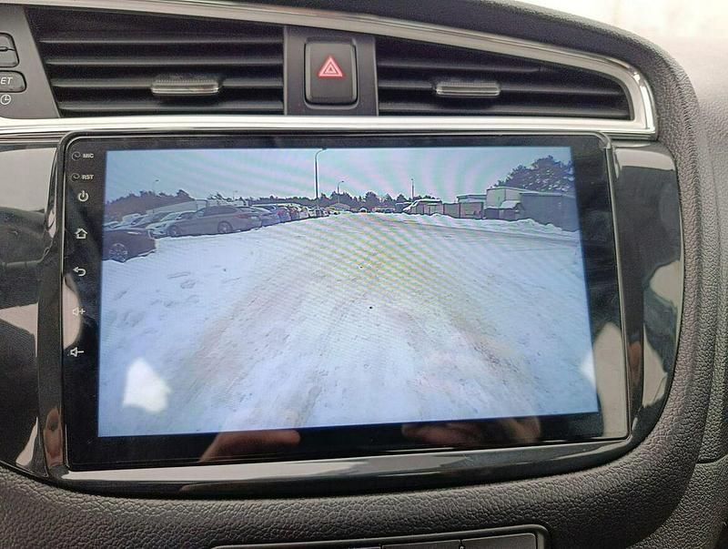 Używany Kia Ceed 99 KM (72 kW) 2018 Biały (metalik) Hatchback