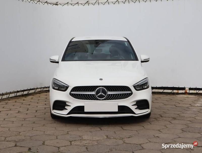 Biały Używany 2019 Mercedes B200 Minivan | 81 999 zł (Dobra cena) - Obraz 1/4