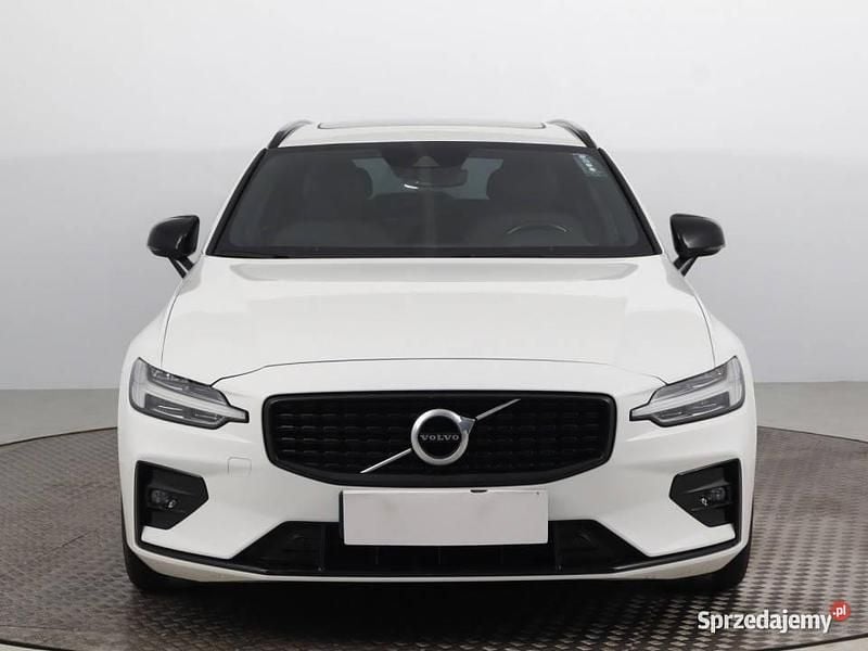 Biały Używany 2020 Volvo V60 Kombi | 112 999 zł (Uczciwa cena) - Obraz 1/4