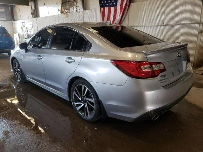 Używany Subaru Legacy 175 KM (128 kW) 2019 Srebrny Sedan/Limuzyna