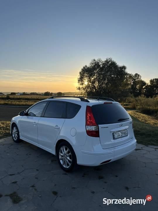 Używany Hyundai i30 2011 Biały Kombi