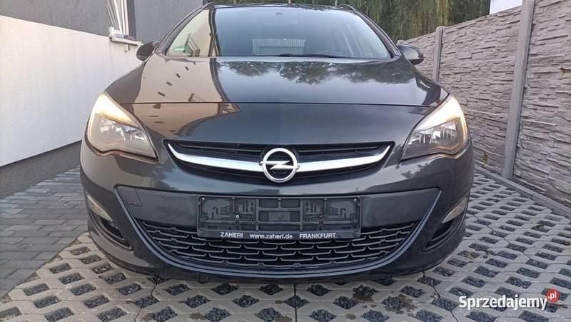 Czarny Używany 2013 Opel Astra Kombi | 17 700 zł (Dobra cena) - Obraz 1/4