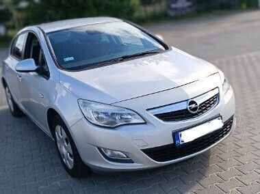 Srebrny Używany 2010 Opel Astra Hatchback | 18 000 zł (Dobra cena) - Obraz 1/4