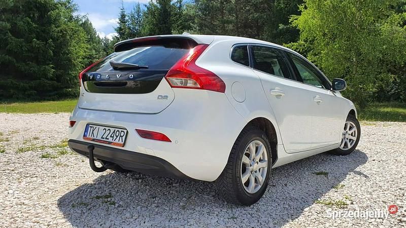 Biały Używany 2015 Volvo V40 Momentum Kombi | 35 999 zł (Uczciwa cena) - Obraz 1/4