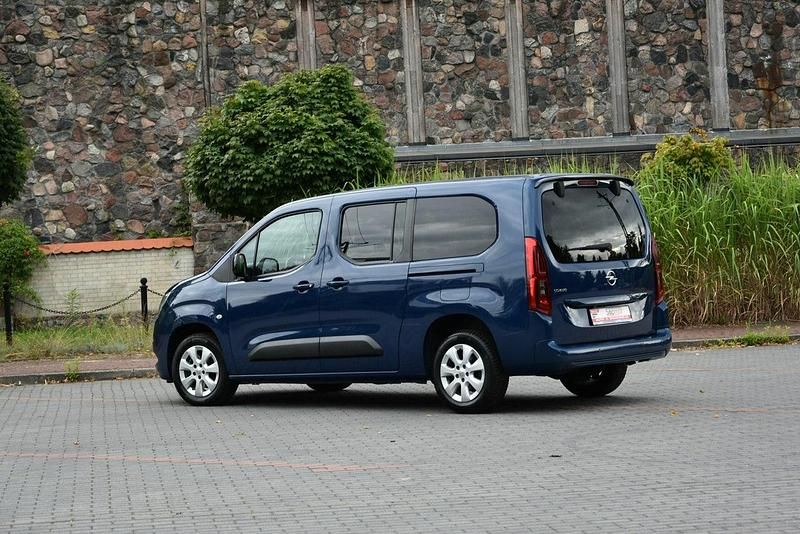 Używany Opel Combo Life 130 KM (95 kW) 2023 Niebieski ciemny (metalik) Minivan