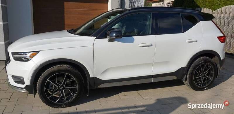 Biały Używany 2019 Volvo XC40 R-Design SUV | 132 000 zł (Drogi) - Obraz 1/4