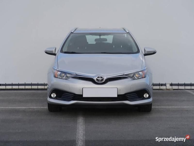 Srebrny Używany 2015 Toyota Auris Kombi | 40 999 zł (Uczciwa cena) - Obraz 1/4