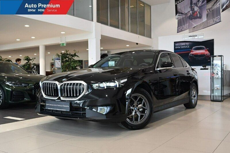 Czarny Używany 2024 BMW M550 Sedan/Limuzyna | 232 900 zł - Obraz 1/4
