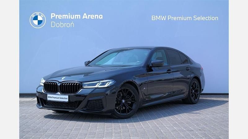 Czarny szafir metalizowany Używany 2021 BMW 520 Shadowline Sedan/Limuzyna | 174 900 zł - Obraz 1/3