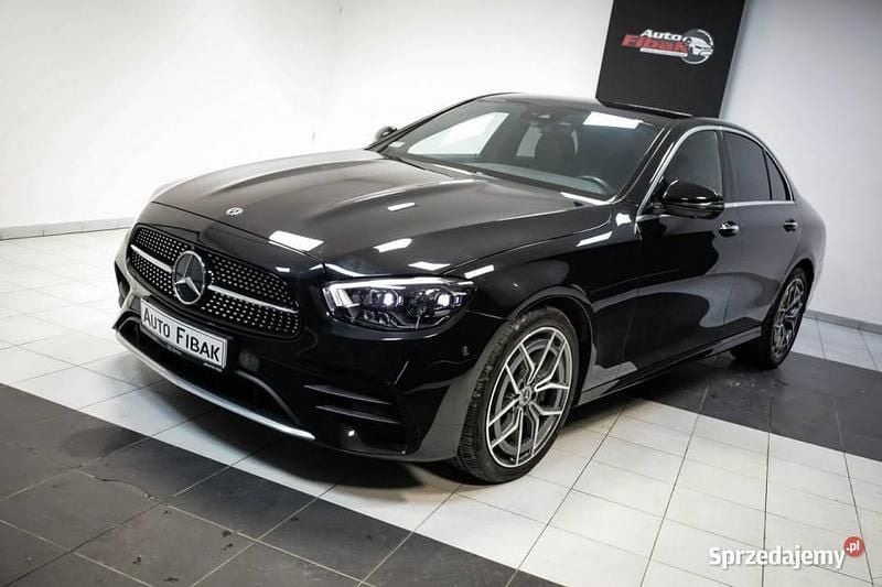 Używany Mercedes E220 AMG 194 KM (142 kW) 2020 Czarny Sedan/Limuzyna