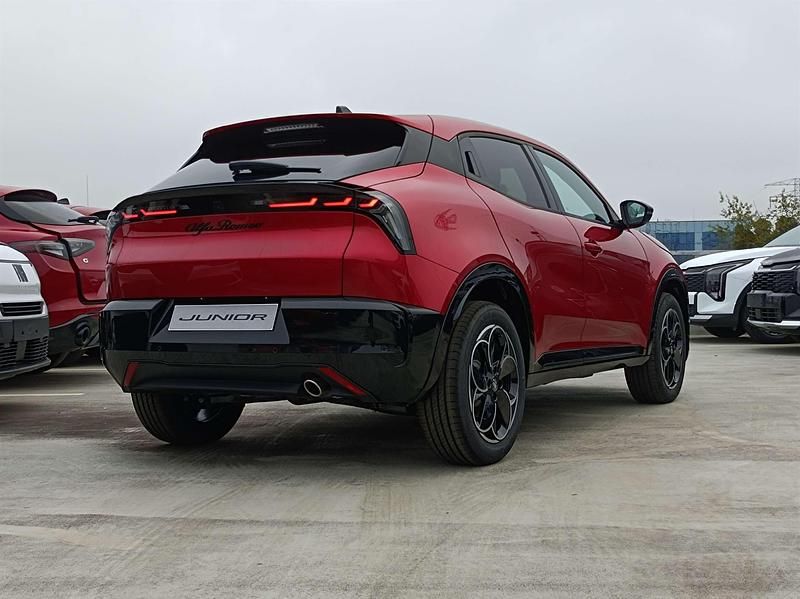Nowe Alfa Romeo Junior 145 KM (106 kW) 2025 Lakier specjalny czerwony  brera SUV