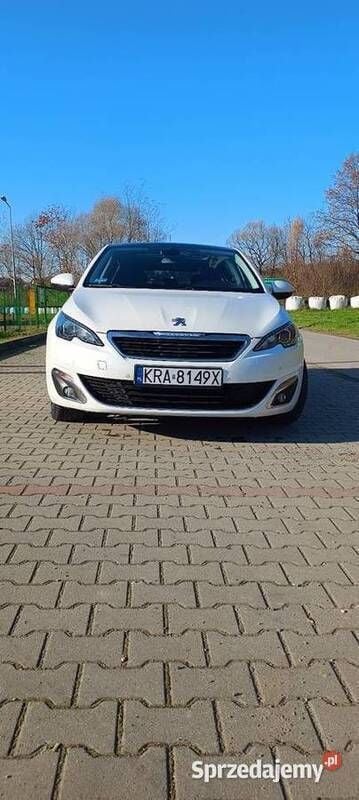 Używany Peugeot 308 Allure 125 KM (91 kW) 2013 Biały Hatchback