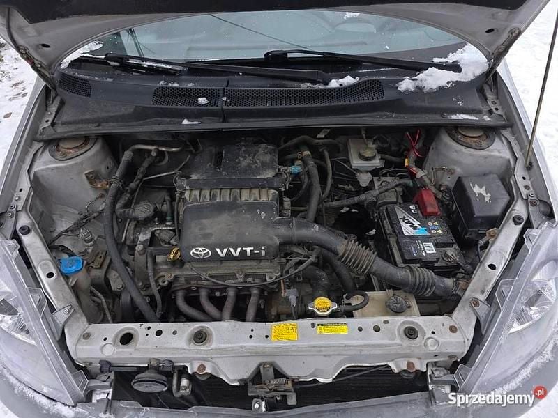 Używany Toyota Yaris 2002 Srebrny Hatchback