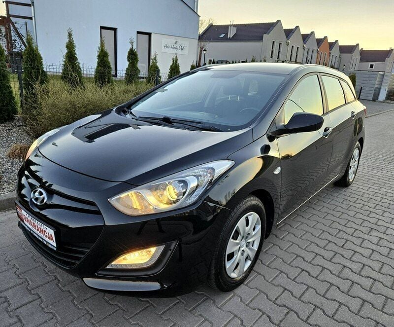 Używany Hyundai i30 135 KM (99 kW) 2014 Czarny Sedan/Limuzyna