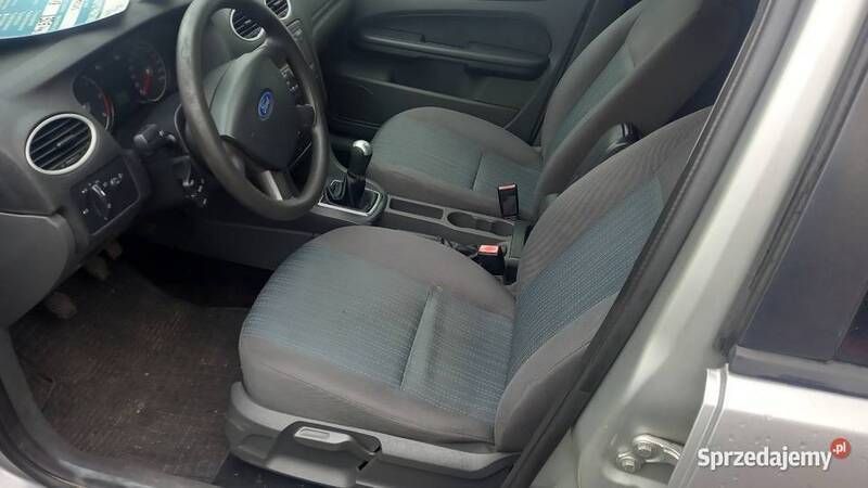Używany Ford Focus 2005 Srebrny Sedan/Limuzyna