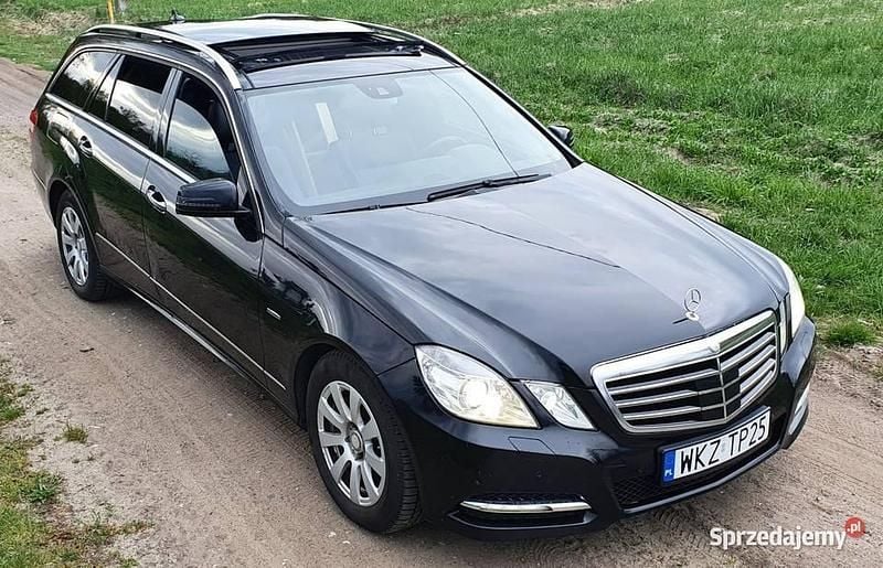 Czarny Używany 2010 Mercedes E350 Kombi | 44 999 zł - Obraz 1/4