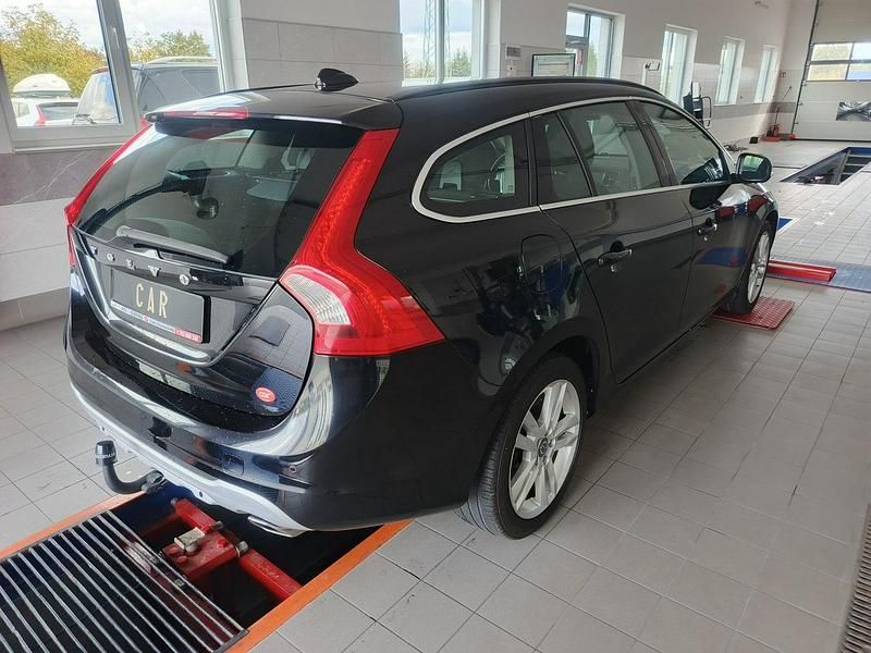 Używany Volvo V60 180 KM (132 kW) 2013 Czarny (metalik) Kombi