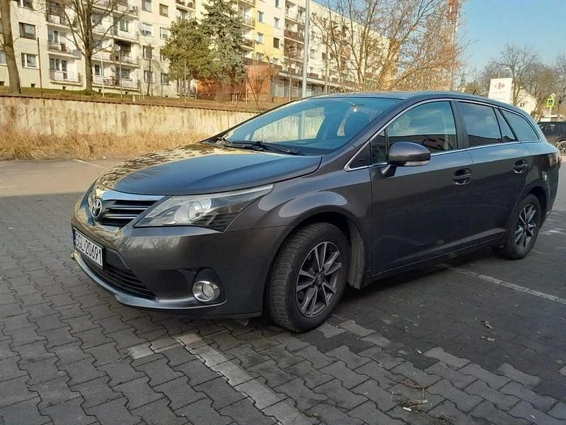 Szary (metalik) Używany 2012 Toyota Avensis Kombi | 28 500 zł (Uczciwa cena) - Obraz 1/4