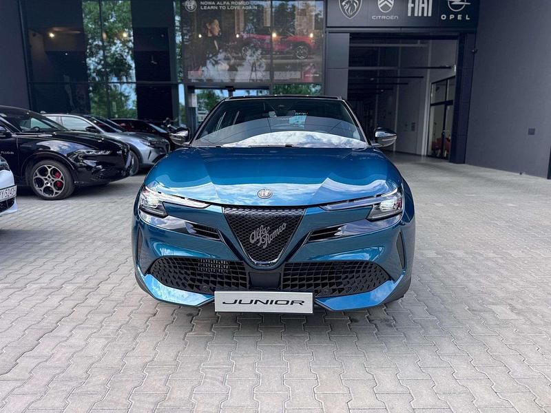 Lakier metalizowany niebieski z czarnym dachem navigli Nowe 2025 Alfa Romeo Junior SUV | 149 618 zł - Obraz 1/4