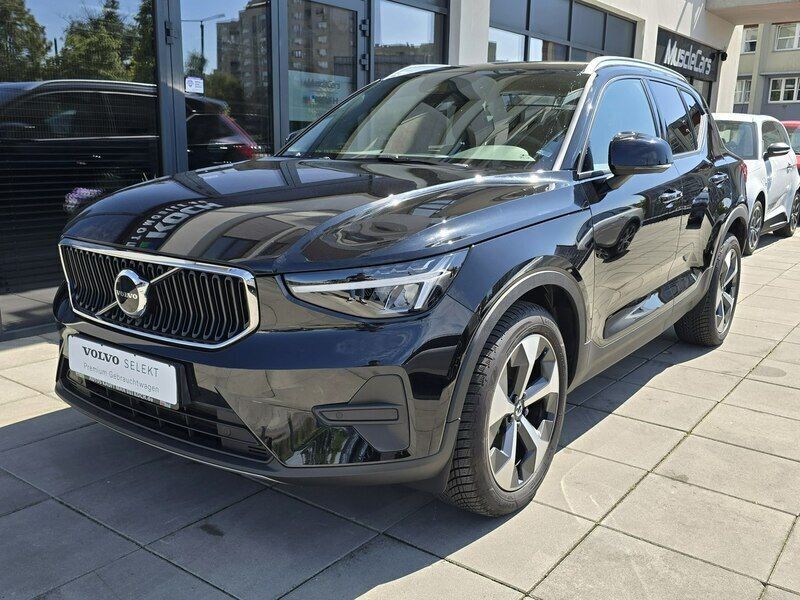 Czarny Używany 2023 Volvo XC40 Core SUV | 149 800 zł - Obraz 1/4