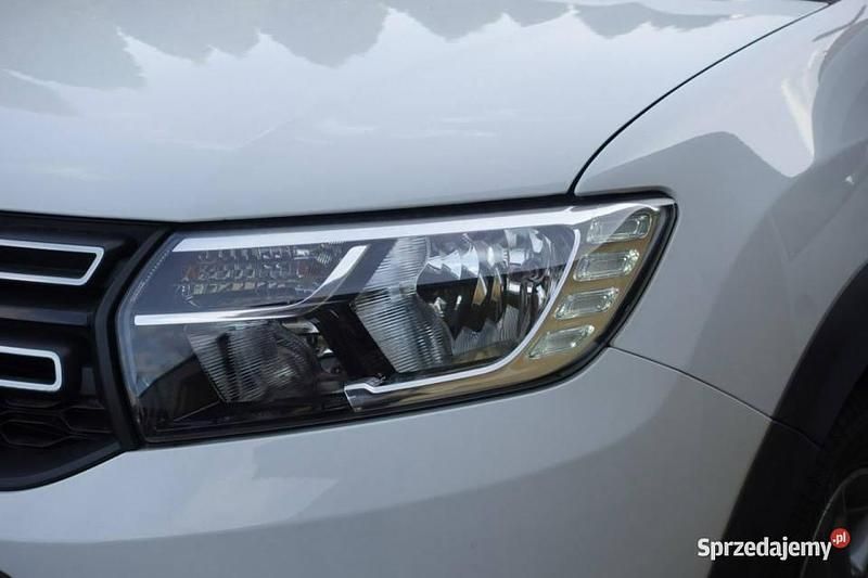 Używany Dacia Sandero Stepway 90 KM (66 kW) 2017 Biały Hatchback