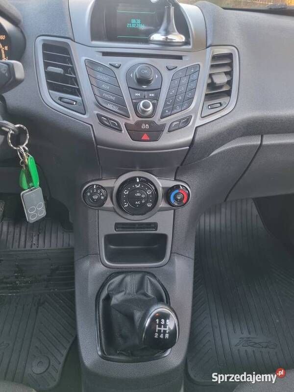 Używany Ford Fiesta 75 KM (55 kW) 2013 Biały Hatchback