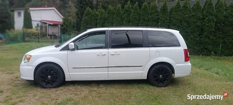 Biały Używany 2014 Chrysler Town & Country Van | 37 000 zł (Dość drogi) - Obraz 1/4