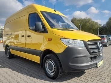 Żółty Używany 2019 Mercedes Sprinter Van | 99 000 zł - Obraz 1/4